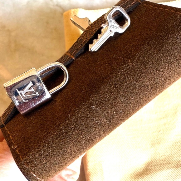 Louis Vuitton Padlock, Cadena, Key Silver Cufflinks; M64600 with case/box ($575) - Picture 7 of 10